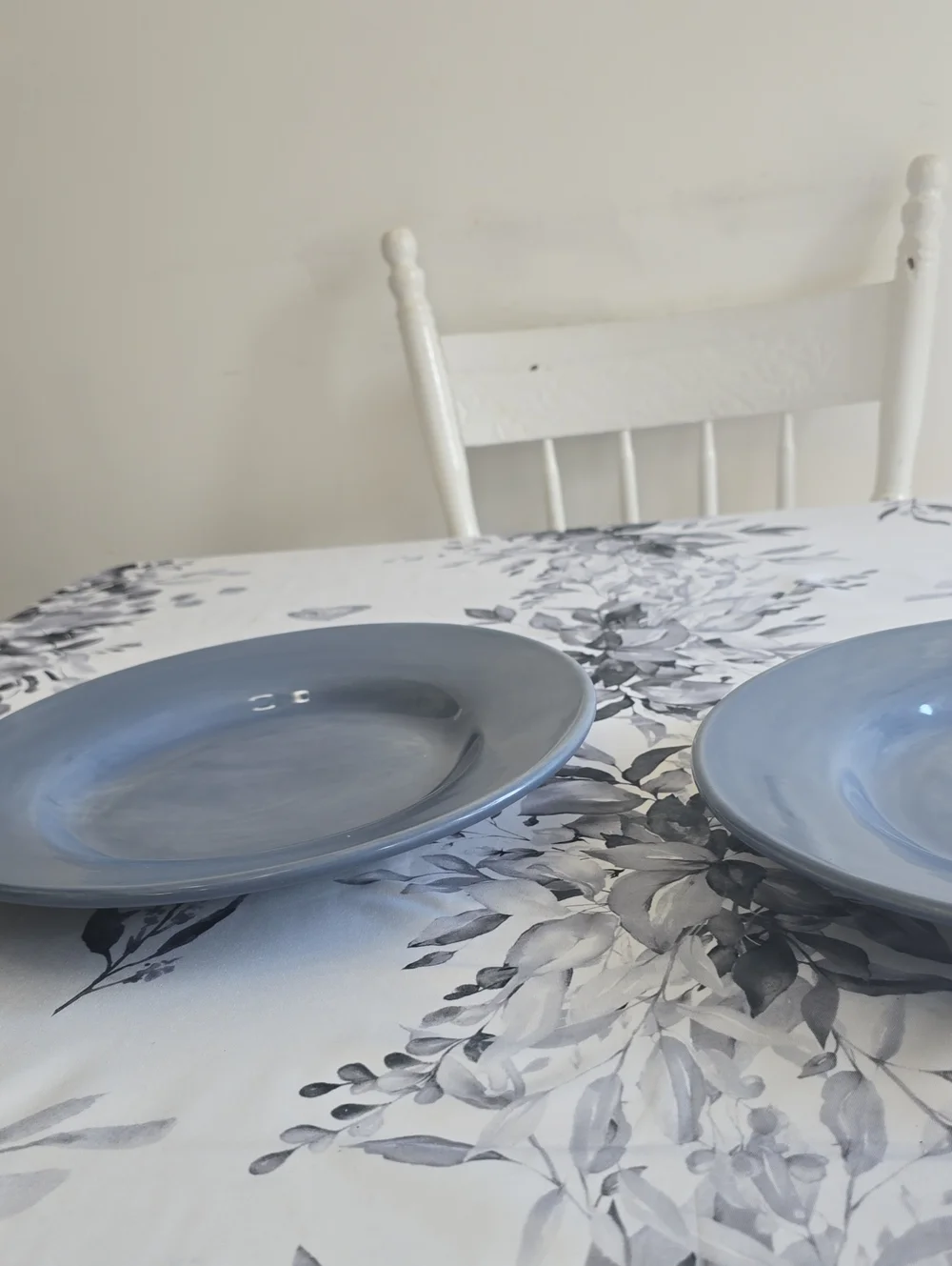 Vintage Pottery Barn Set Of 2 Sausalito Blue Dinner Plates Chargers 12